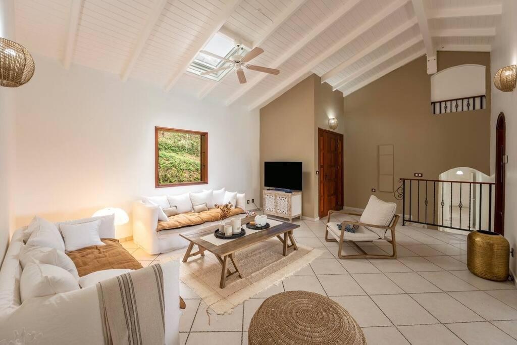 Spacieuse Villa Corossol Avec Piscine Et Jeux Exterieurs Le Gosier  Exterior photo